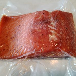 Salmón ahumado en caliente ($38.900.-/kilo)